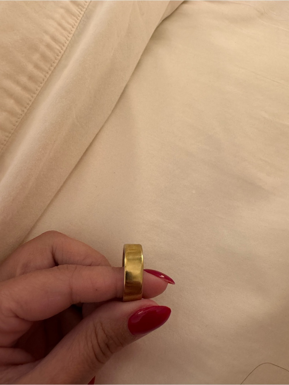 Oura Ring 4 Gold - Size 9 (no charger)